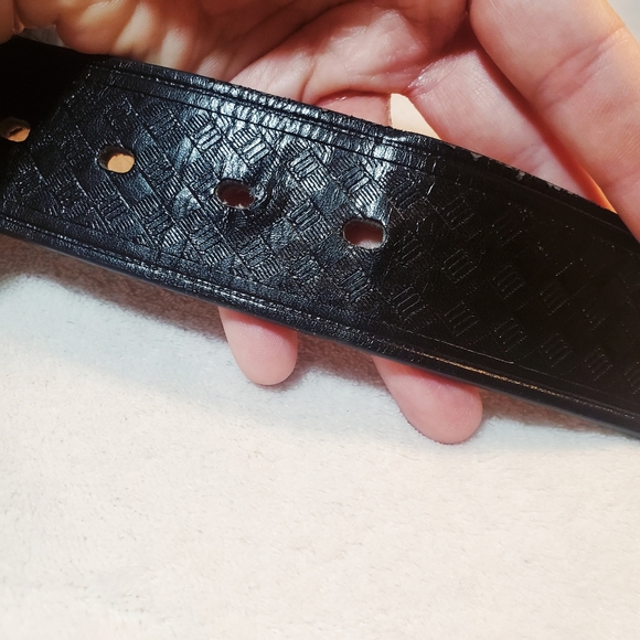 Black Leather Belt with Tooled Crosshatching Print Sz 38 Waist - Picture 3 of 4